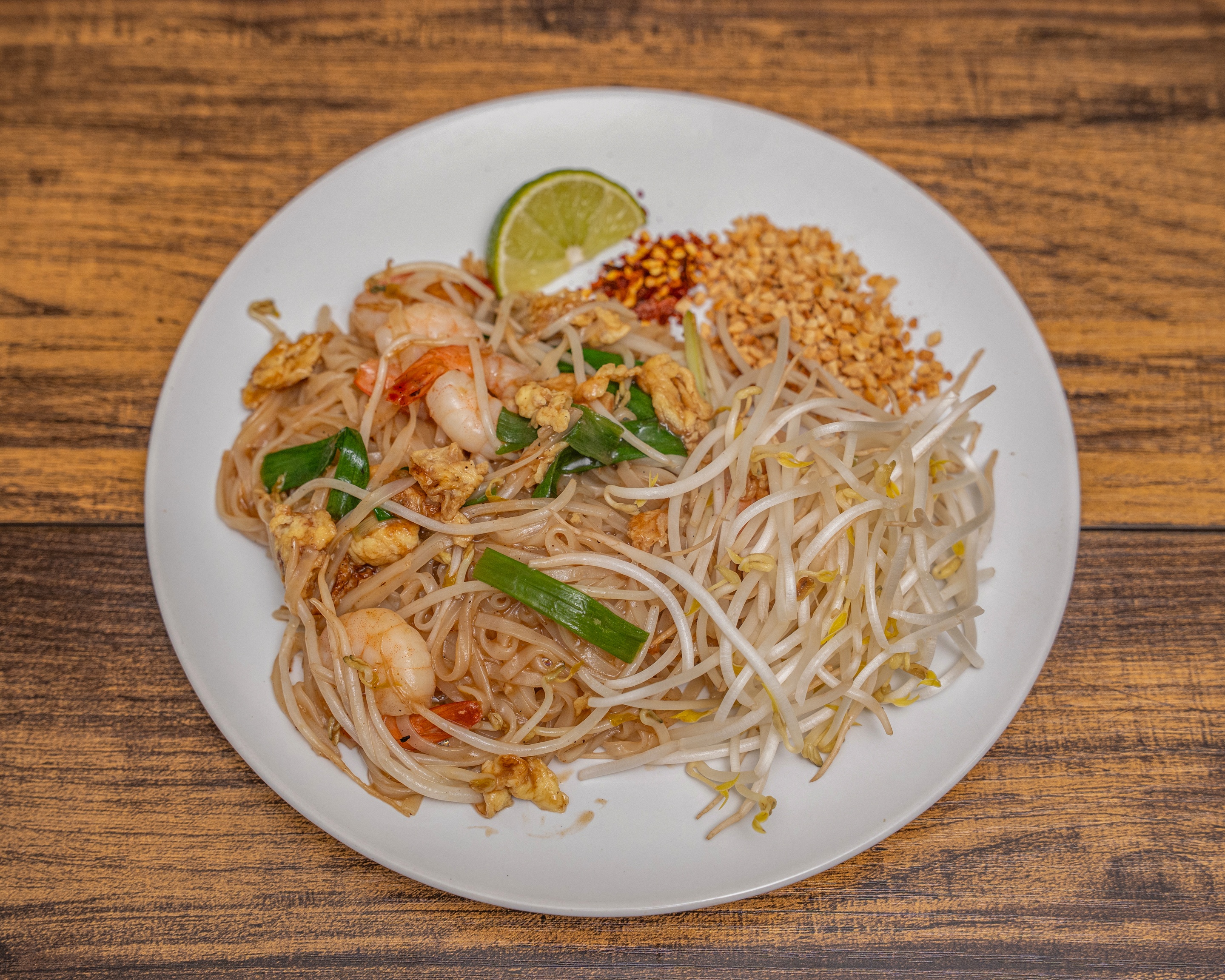 Pad Thai with lime and peanuts